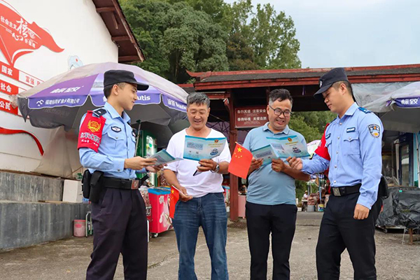 这个国庆,他们把平凡又温暖的故事写进风里......